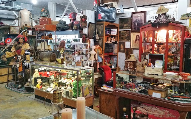 Antique Alley Mall