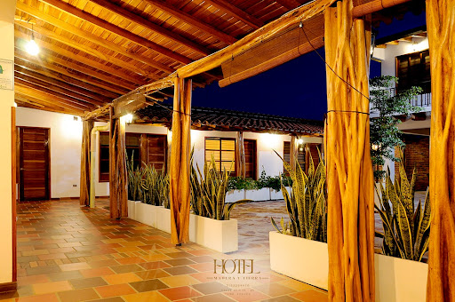 Hotel Madera y Tierra