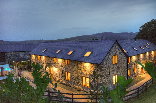 Castell Courtyard - Self-Catering Accommodation (up to 24 guests)