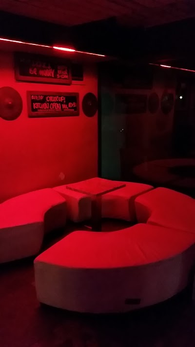 Photos of Eds Bar
