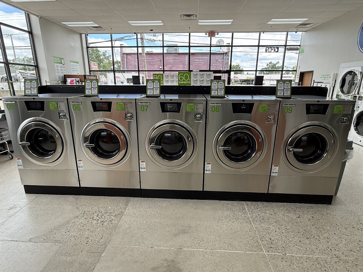 Universal Laundromat of Warren 9 laundromat interior in Warren, MI