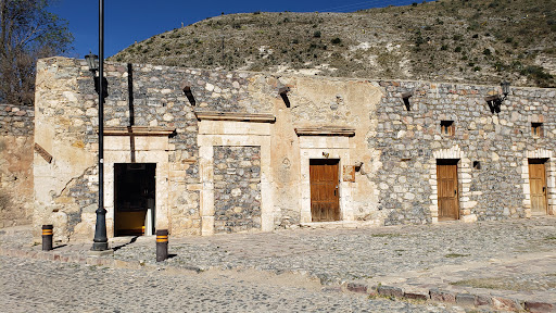 Estacionamiento Exterior - Real de Catorce - Thumbnail