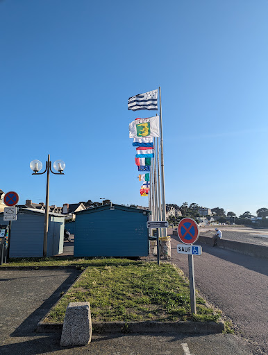 Esplanade des drapeaux