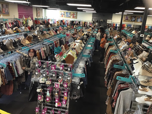 Plato’s Closet Belton MO - Thumbnail
