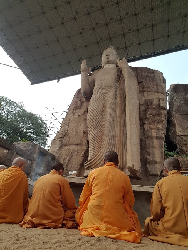 Avukana Buddha Statue