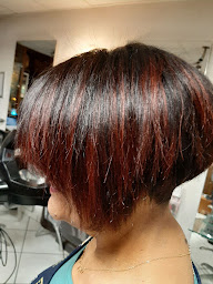 Photo n°12 de Top Coiffure - Valerie Feret à Saint-Rambert-en-Bugey (Salon de coiffure)