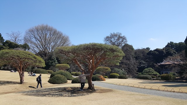 Shinjukugyoen-Mae Station