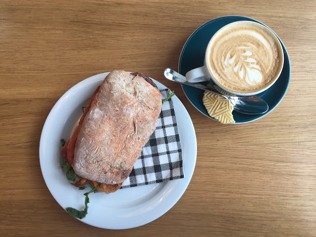 Rösterei, Kaffee und Bar