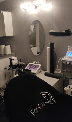 For You, kosmetologia i promocja zdrowia Dorota Witkowska.