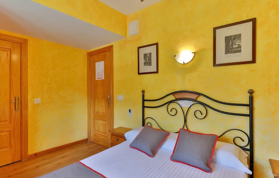 Hostal Restaurante Río Ara by Vivere Stays