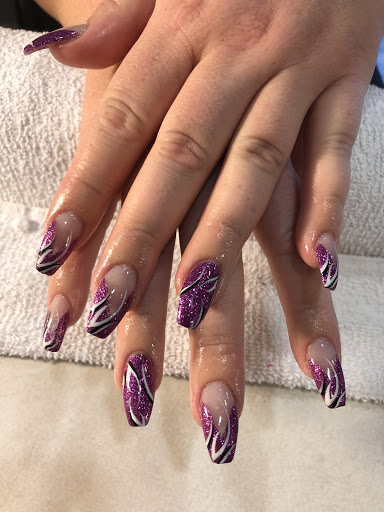 Nails By V - Visual