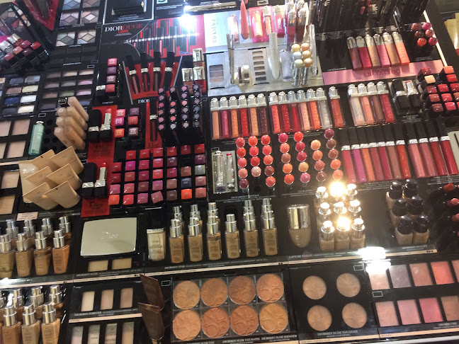 Clarins Gold Salon - Beauty salon