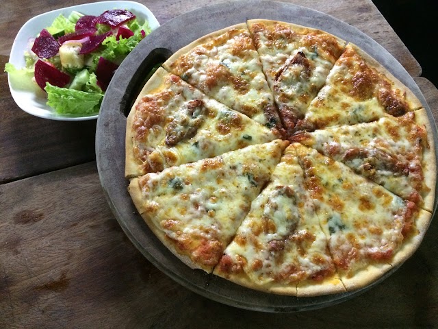 3 Dragons Sports Bar & Restaurant