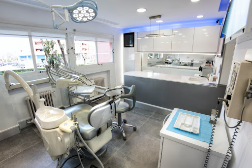 Smilelife Clínica Dental especializada Dres. Moraleda & Asociados