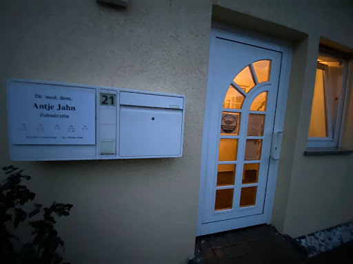 Frau Dr. med. dent. Antje Jahn Gallery - Germany