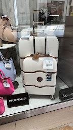 Photo n°8 de la maro Belle Epine à Thiais (Magasin de maroquinerie)