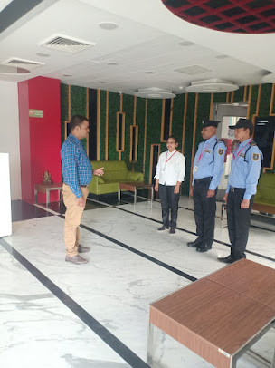 Af1qipmutloypazbarz1aa9zr7lyu4bamsgd6q28tkq9=s406 K No