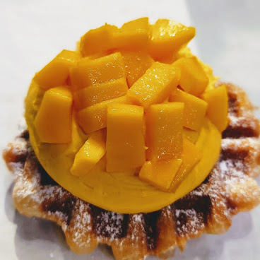 Two Geese Bakery by null