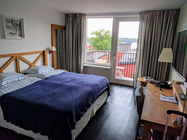 Hotel J