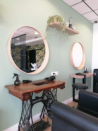 Photo n°3 de Atelier D4 à Remouillé (Salon de coiffure)