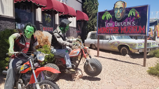 Tom Devlin's Monster Museum - Visual