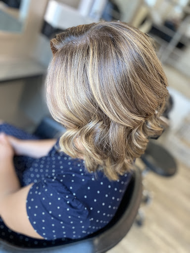 Willmann Emilie Coiffure des Amandiers - Thumbnail
