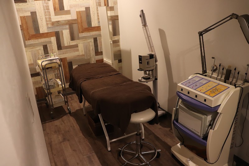 美容室 アールウッド（Я:ｗｏｏｄ）