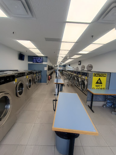 3585 Keele St Laundromat Logo