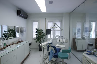 Klinike dentare Element Dental