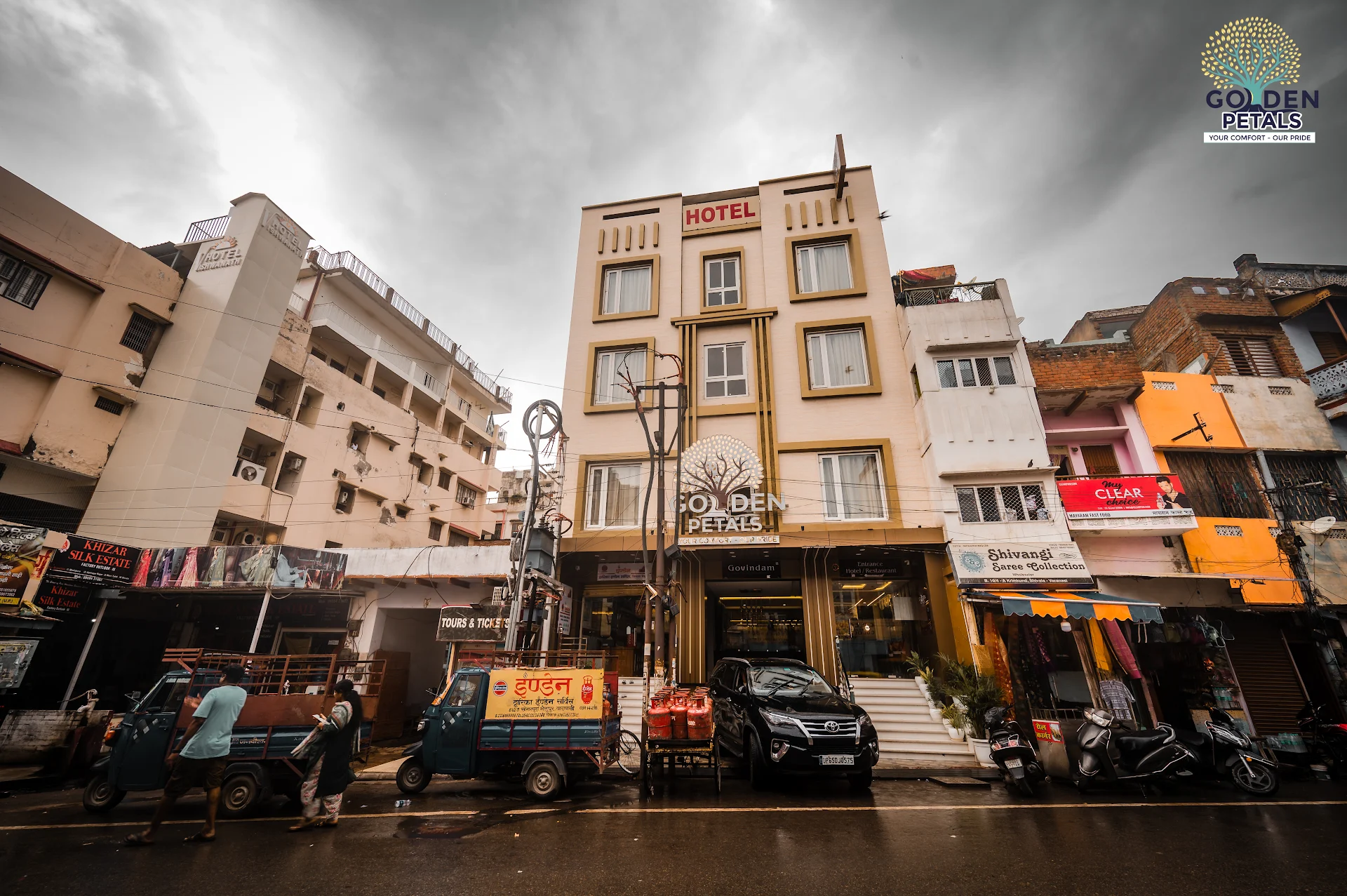 Hotel Golden Petals