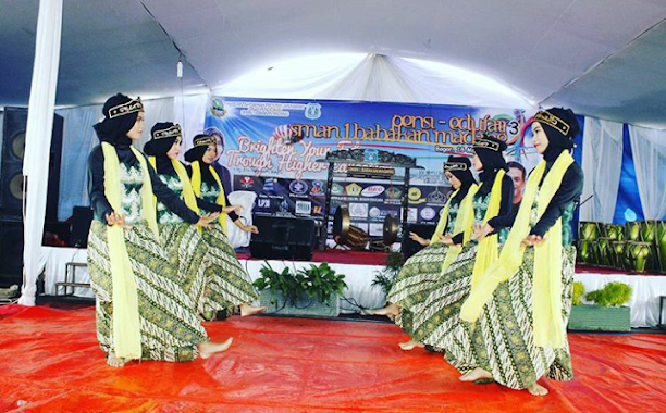 SMA Negeri 1 Babakan Madang, Author: Nokia Dwiputri