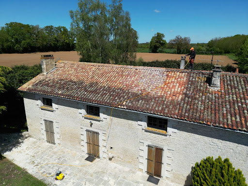 Photo de FAUCHEUX ENTRETIEN Couvreur Charentais à Matha (17160)