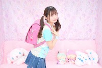 #大人なのに女児服着てるカフェ