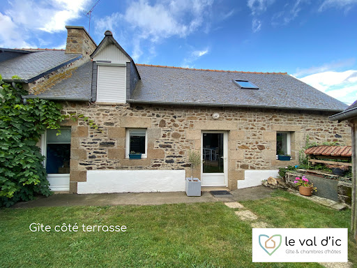 Photo de La Récréation - Maison d'hôtes, Appartements et Piscine à Châtelaudren (22170)