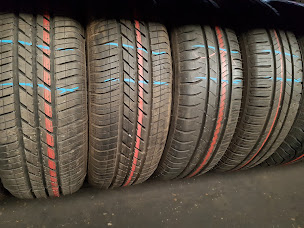 Photo n°13 de Fabrice Pneus Mecanique à Orange (Service de vidange d'huile)