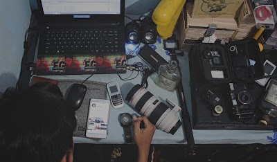 electronics-store