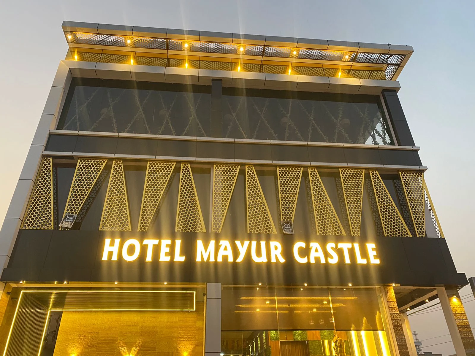 HOTEL MAYUR CASTLE