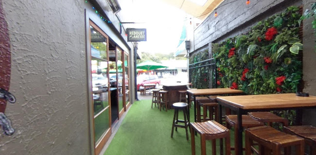 Redoubt Bar & Eatery - Restaurant