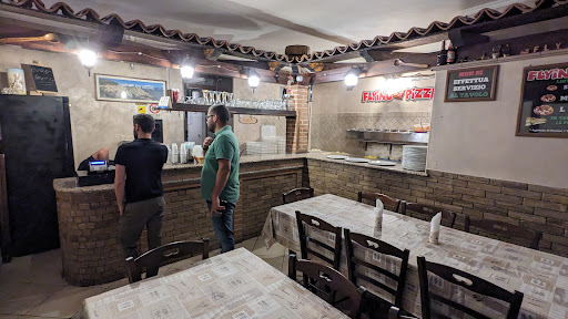 Flying Pizza( pizzeria con forno a legna) Gallery - Italy