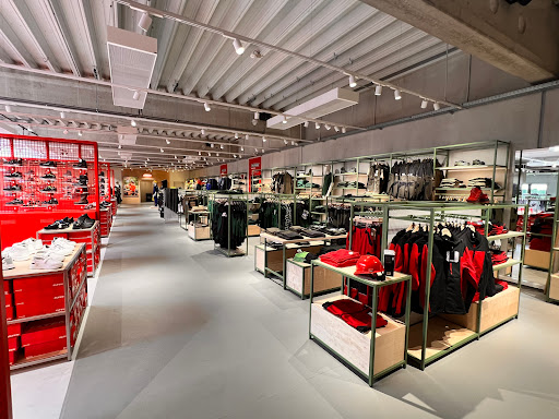 ELTEN factory outlet in the logistics center - Thumbnail