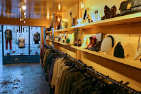 YALLÄ Paris 10 - Dépôt-vente / Second-hand store / Curated Vintage à Paris