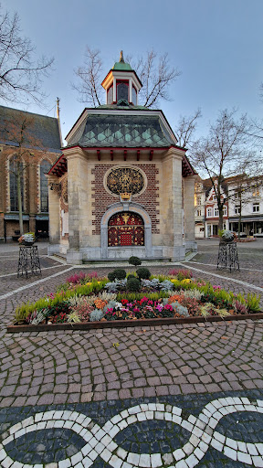 Parkplatz An Der Basilika