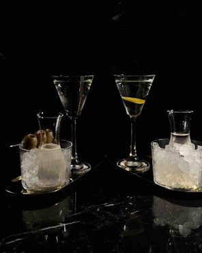 Perle Cocktail and Raw Bar by null
