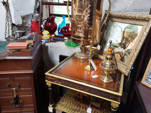 Old Stone Ml Antiques & Treasures - Thumbnail