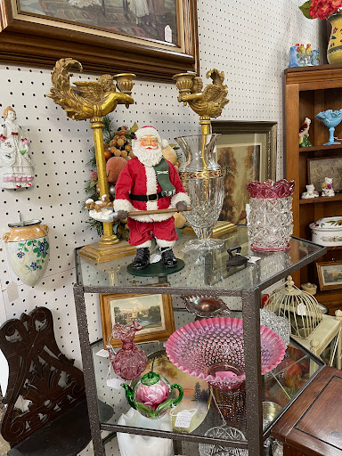 Peacock Junction Antique Mall - Thumbnail