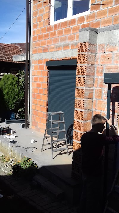 Photos of Xhamia e vjet&euml;r Zhelin&euml;