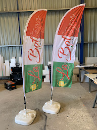 Photo n°20 de Cm Communication - Enseignes Marquage de Véhicule à Saint-Laurent-de-la-Prée (Imprimerie spécialisée en sérigraphie)