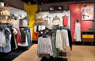 Photo n°6 de Cache Cache à Saint-Claude (Magasin de vêtements pour femmes)