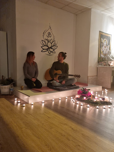 Bhakti ioga - Estudi de yoga - Thumbnail