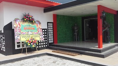 Photos of Queen Live Music & Resto